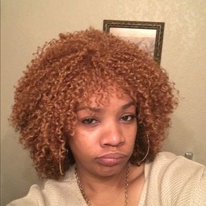 Meet your Posher, Tee